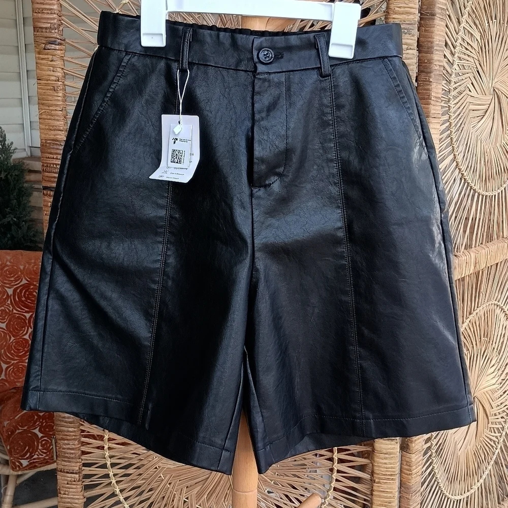 NWT Lucrosun Vegan Black Leather Women's Shorts_Med